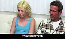 Threesome Therapy: Un soin du visage pour une relation saine entre beau-père et fille